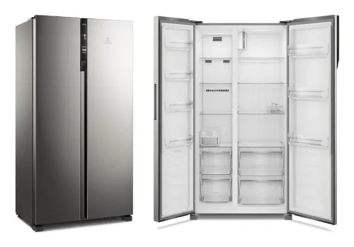Geladeira side by side inox com duas portas desiguais e painel touch fino e comprido