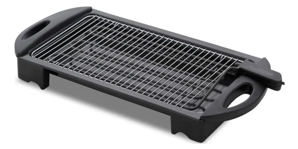 Churrasqueira pequena preta com resistência grande