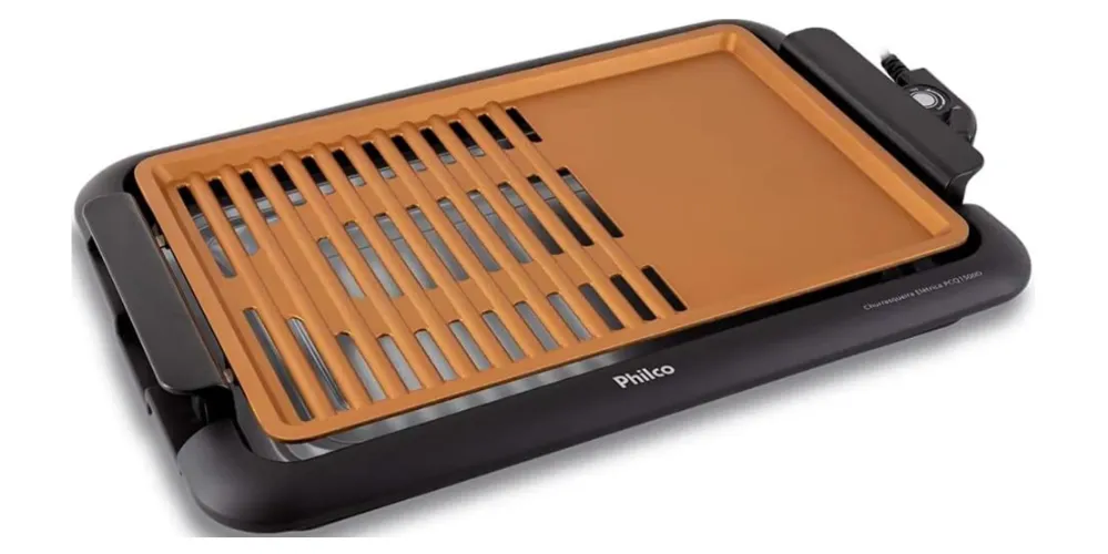 Churrasqueira pequena e baixa com grade e grill laranja